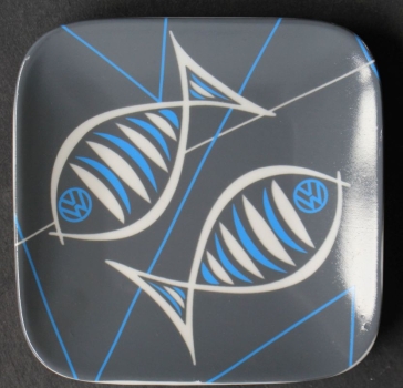 Volkswagen Aschenbecher 1958 Porzellanteller Fischmotiv mit VW Logo (3988)